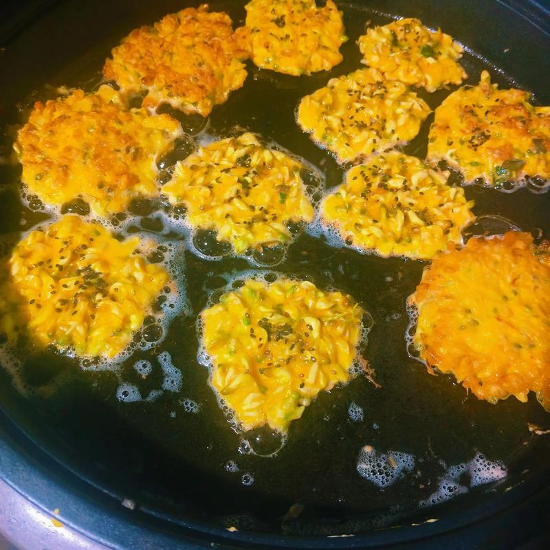 痛风可不可以吃槐花饼