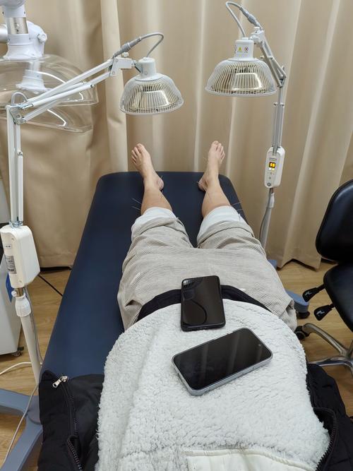 关节腔积液能不能针灸