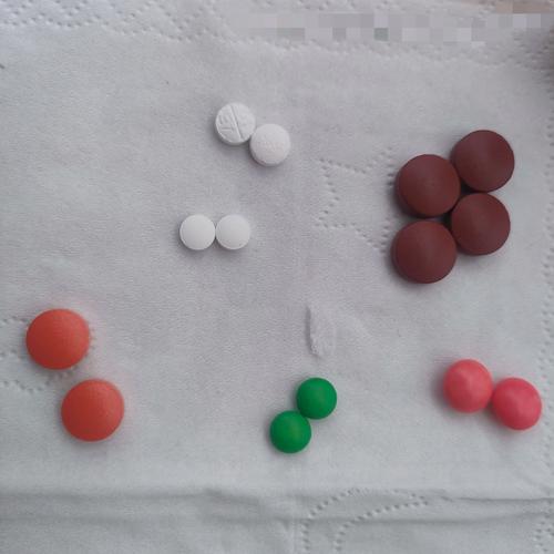 痛风导致脚肿泡什么药