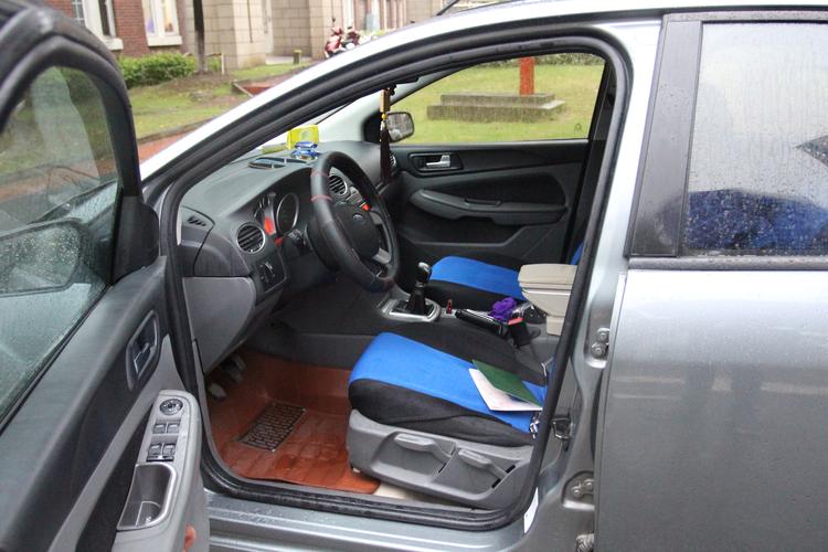 09福克斯 安全座椅