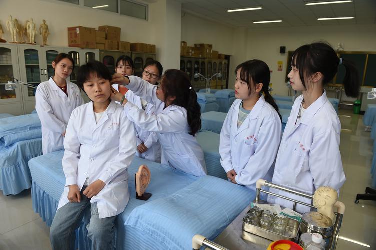 潍坊国际针灸推拿学校