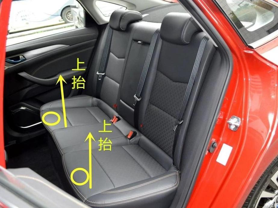 后排中间能放安全座椅