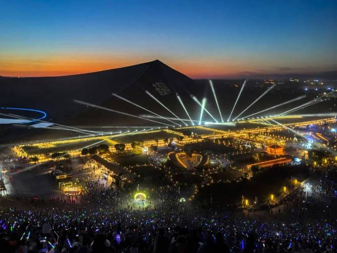 新华社报道:敦煌灯会亮灯#