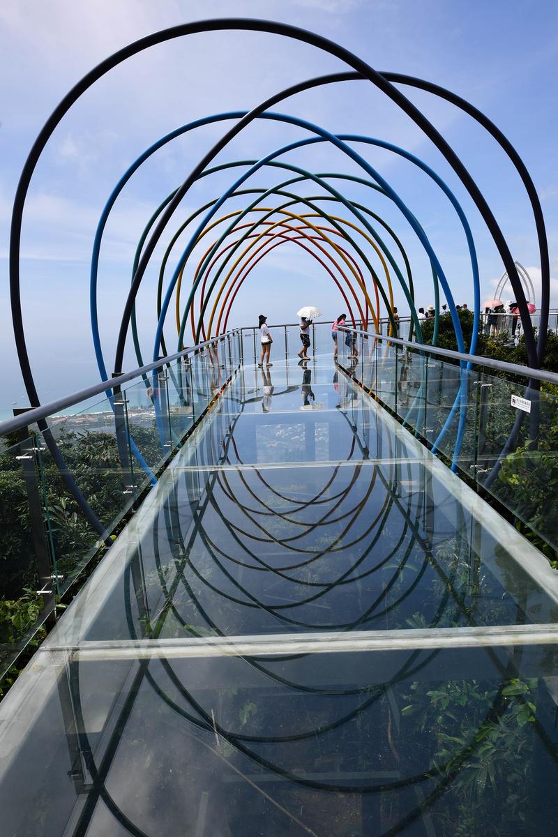 玻璃栈道的玻璃安全吗