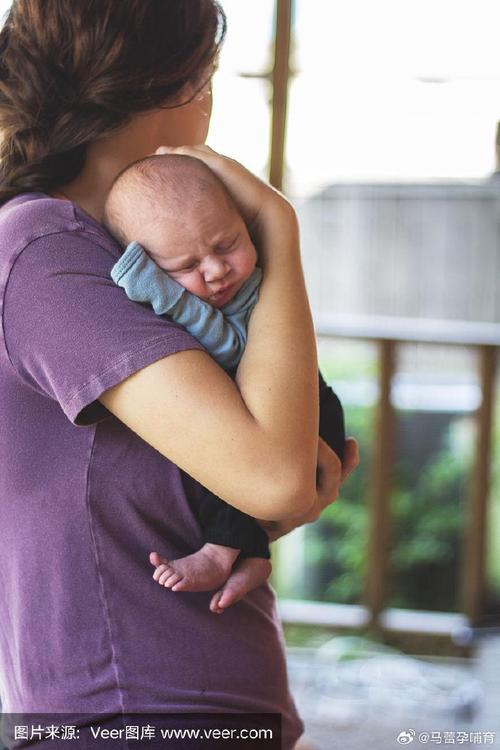 宝宝没安全感要抱着睡