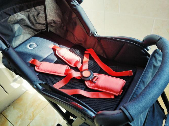 婴儿推车安全带怎么弄