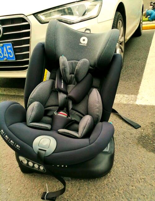 6个月宝宝做安全座椅