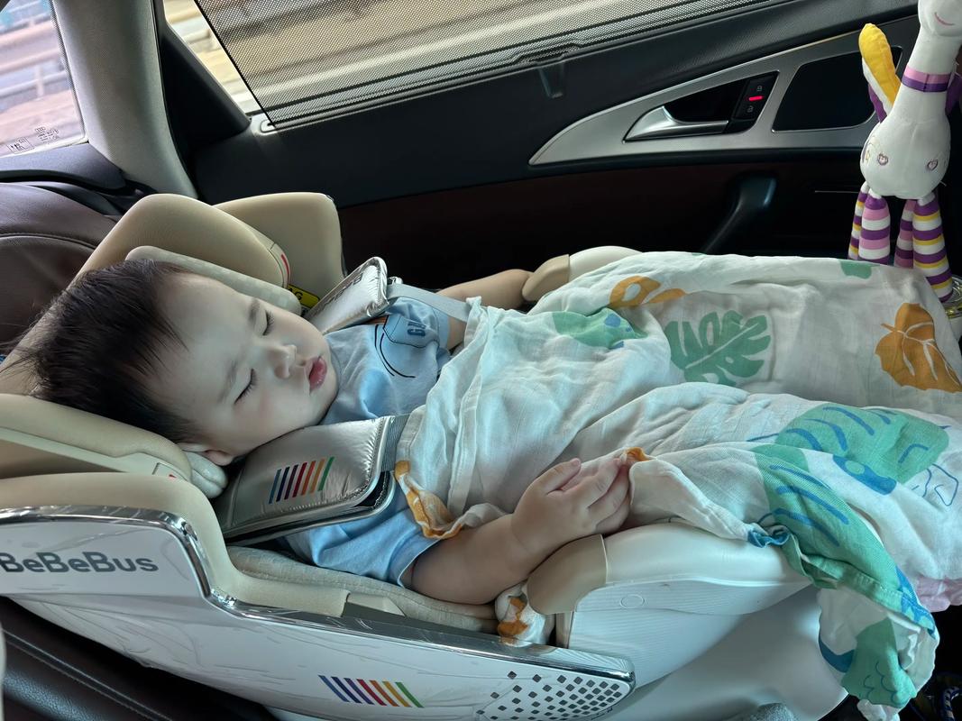 宝宝坐车不坐安全座椅