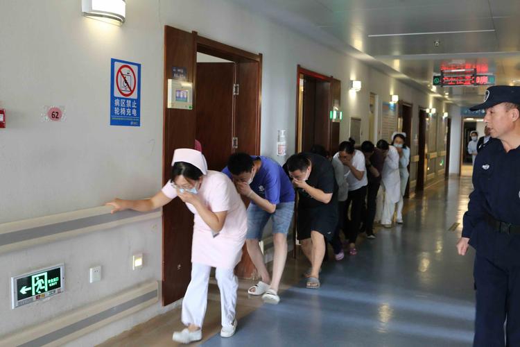 医院消防安全演练照片