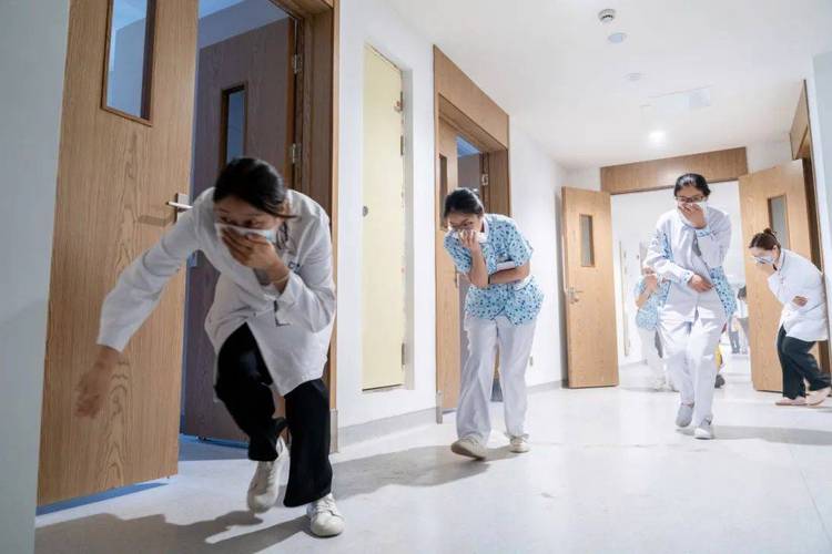 医院消防安全演练照片