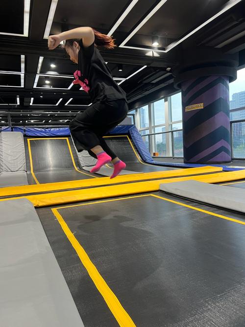 儿童蹦极跳床安全问题