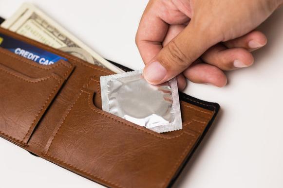 安全套放在钱包里寓意