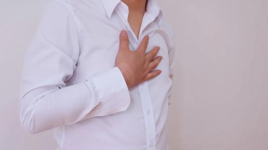 被安全气囊打伤胸口疼