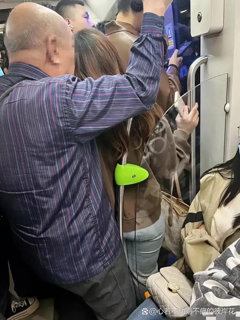 公车上怎么摸屁股安全