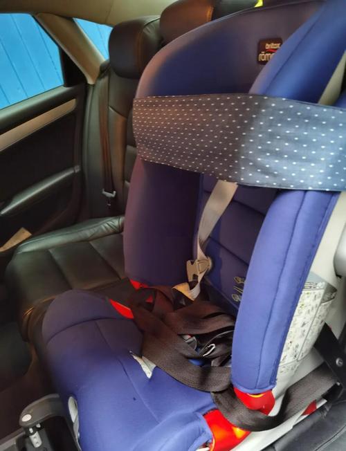 安全座椅睡出颈椎错位