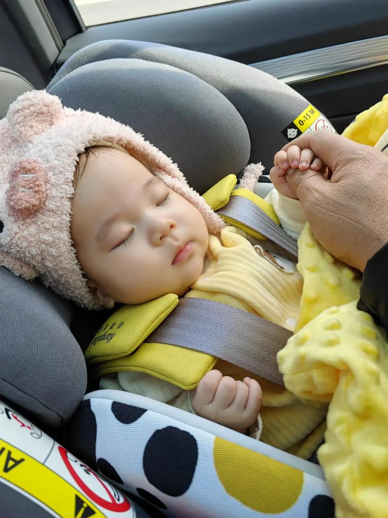 安全座椅睡出颈椎错位