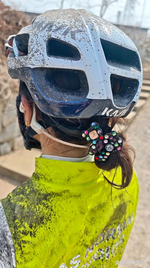 摩托车没带安全帽被拍